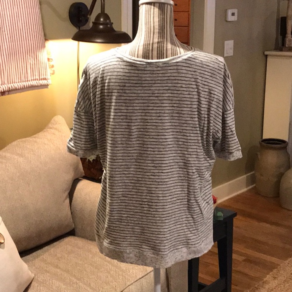Liz Claiborne tee - Picture 3 of 3